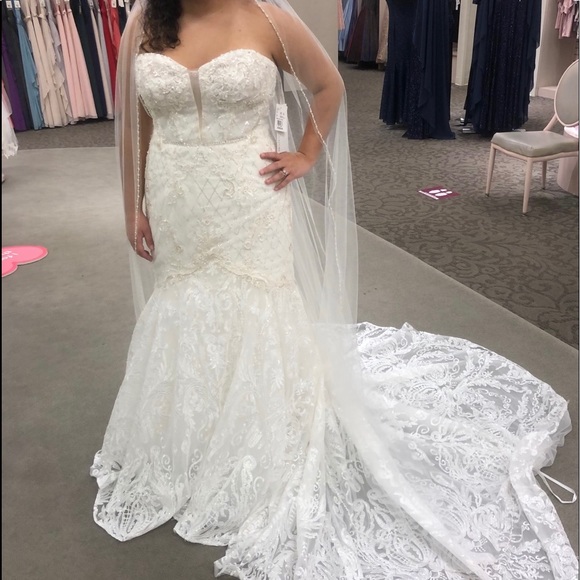 Galina Signature Bridal gown (Ivory) Never Worn